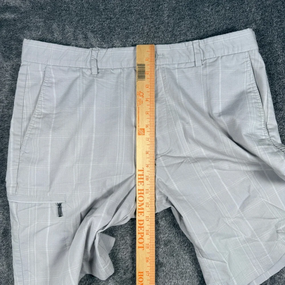 Greg Norman Tasso Elba Mens Gray Plaid Golf Shorts Size 34 Stretch Flat Front